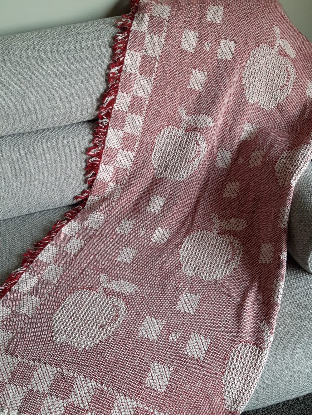 Apple Pattern Woven Throw Blanket 100% Cotton